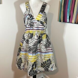 🤩3 for $30 Bundle Deal🤩
H&M metallic cutout dress